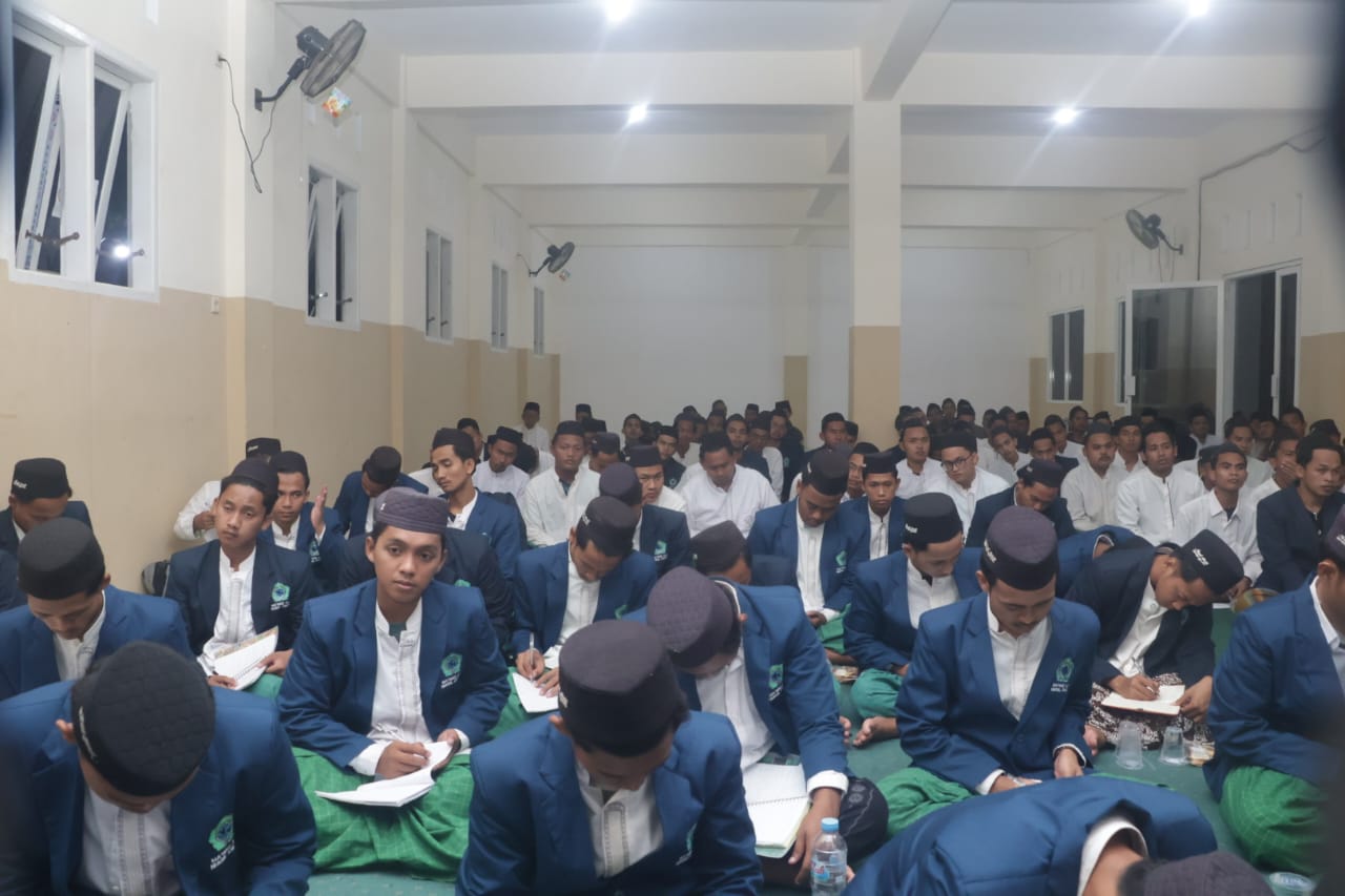 MAHAD ALY NURUL CHOLIL